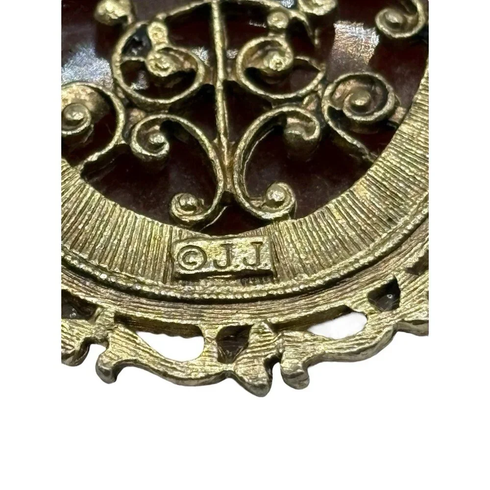 Vintage Cameo Brooch Pin‎ Signed JJ Jonette Gold Tone Resin Open Work Filigree